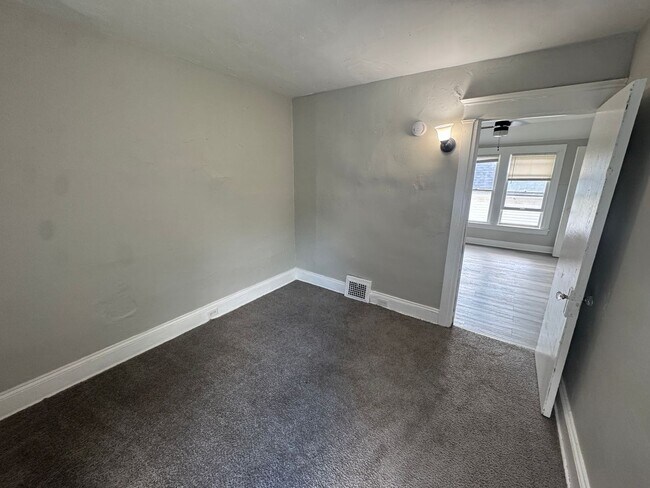 Building Photo - 12918 Ferris Ave