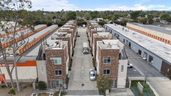 Building Photo - Detached Townhome - Private Roof Deck - With 360 Panoramic Views