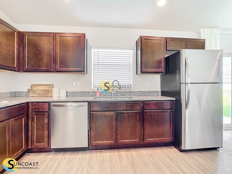 Building Photo - 176 Point Pleasant Dr