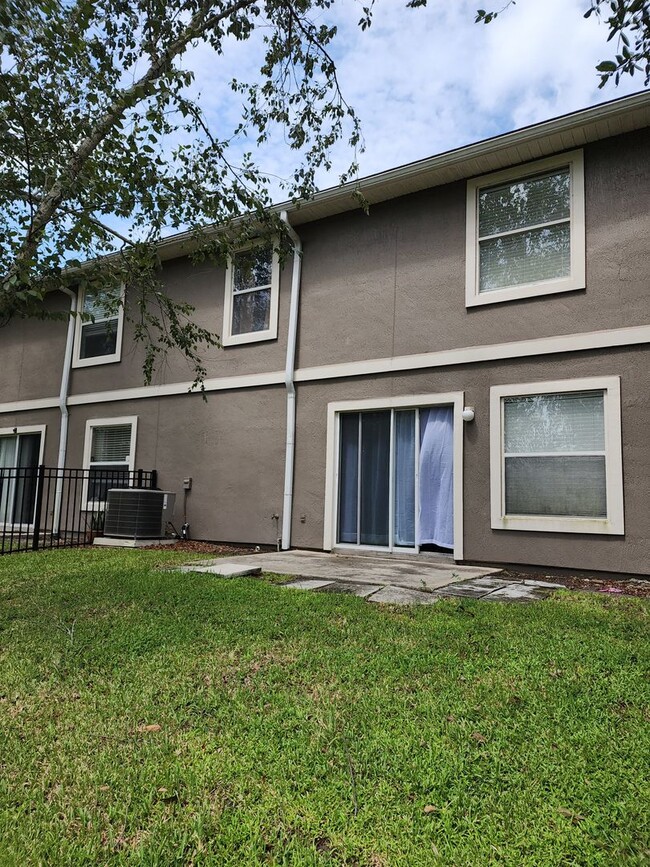 Building Photo - Fleming Island Fully Furnished Home... TWO...