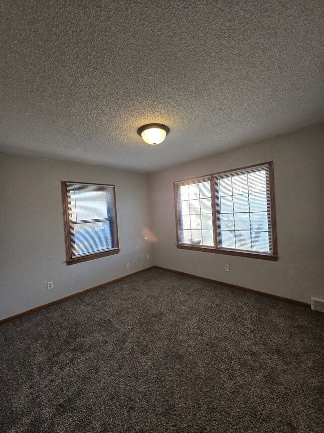 Building Photo - 714 S Fabrique Dr