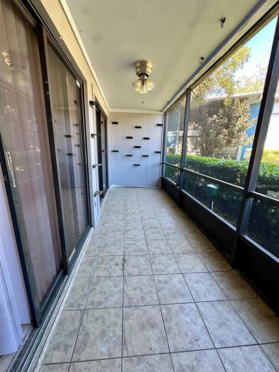 Building Photo - 2446 Oak Park Way