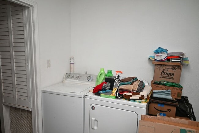 Building Photo - Handicap Accessible 2 Bed 1 Bath With Huge Yard In Burkburnett!