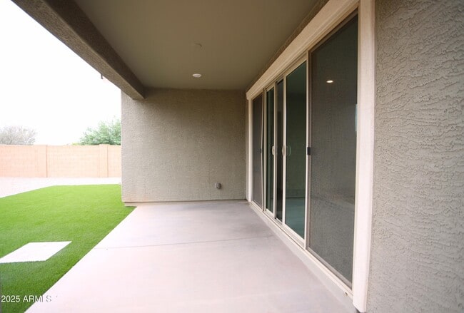 Building Photo - 9127 W Minnezona Ave