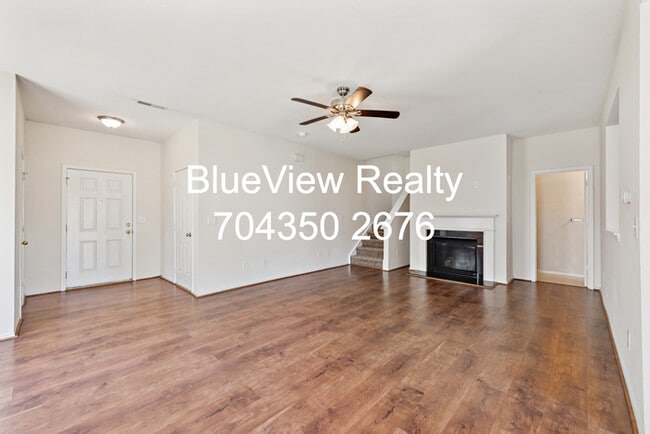 Building Photo - Beutiful 3 bed 2.5 bath with open area