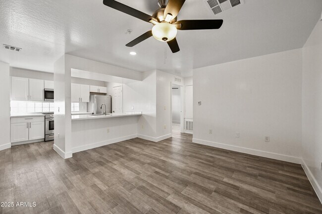 Building Photo - 3065 N 67th Ave
