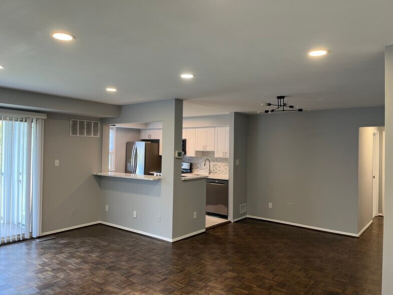 Building Photo - 317 Homeland Southway