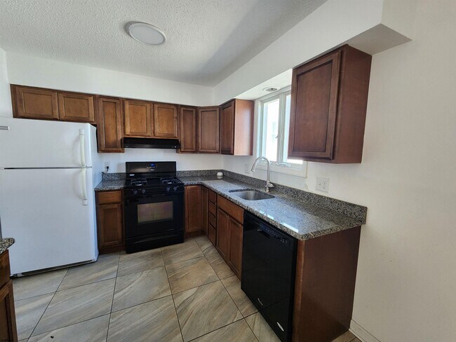 Building Photo - 106 N Dudley Ave