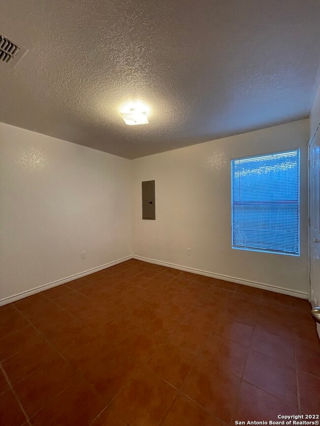 Building Photo - 1721 Quintana Rd