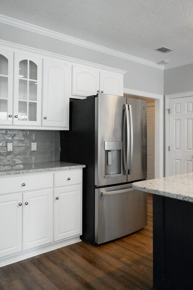 Building Photo - 724 Avrett Cir