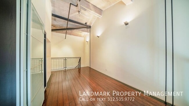 Building Photo - 758 N Larrabee St