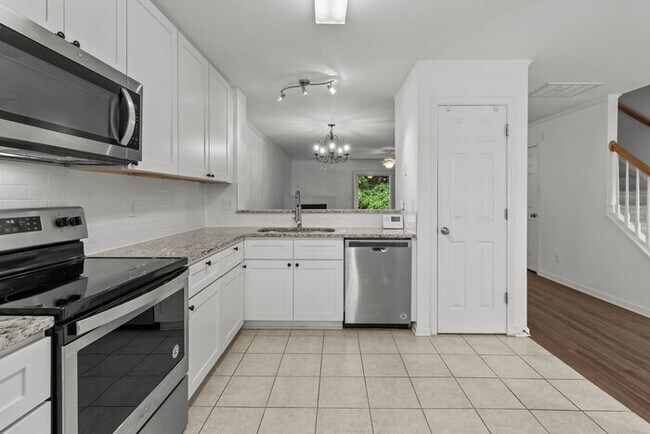 Building Photo - Your Perfect Townhome Is Here!