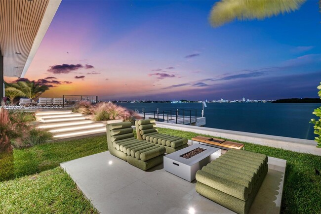 Building Photo - 11400 N Bayshore Dr