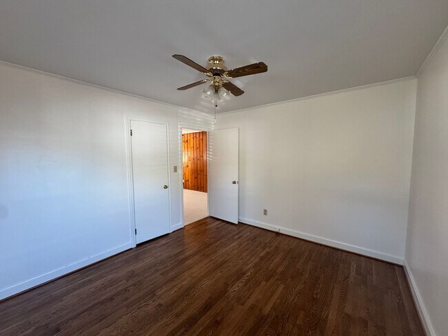 Building Photo - Available to Show