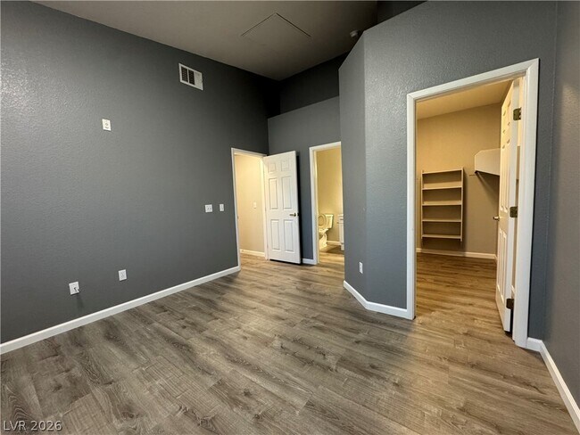 Building Photo - 401 Amber Pine St