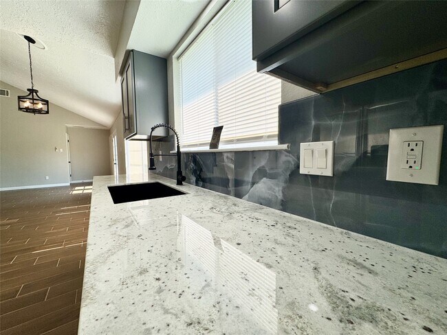 Building Photo - 15218 Falcon Ridge Dr