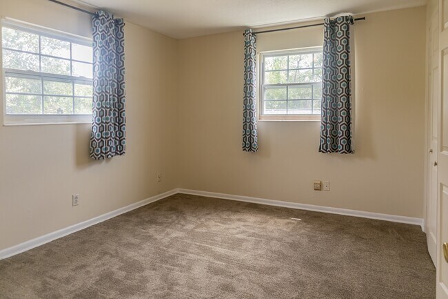 Building Photo - 5039 Winchester Dr S