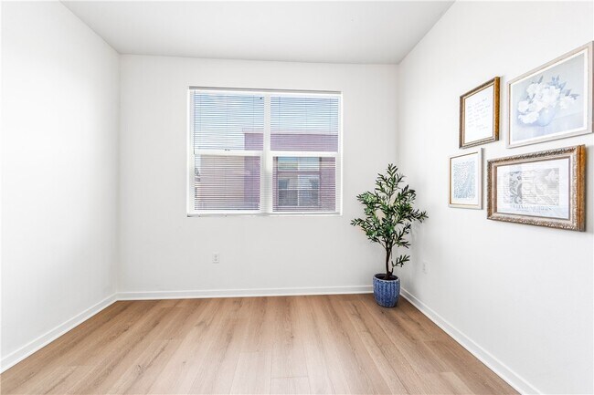 Building Photo - 664 Colorado Cir