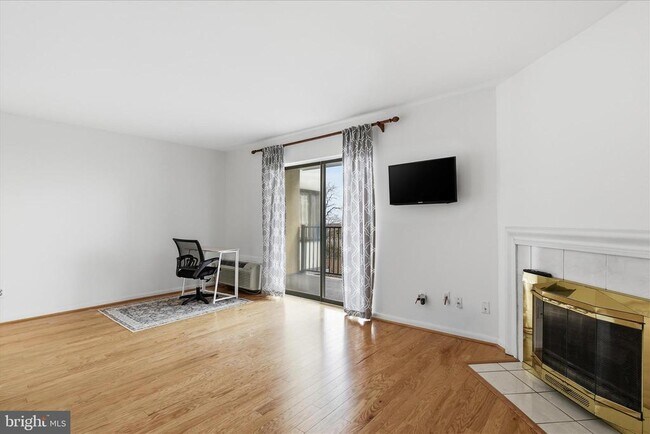 Building Photo - 3217 Wisconsin Ave NW