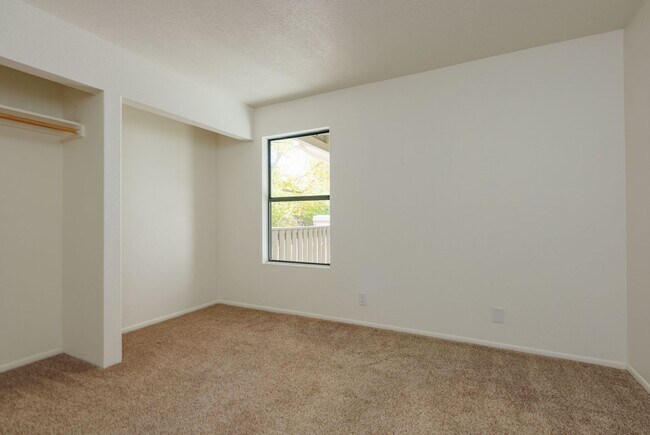 Building Photo - Light and Bright Second Level Condo Available Now!