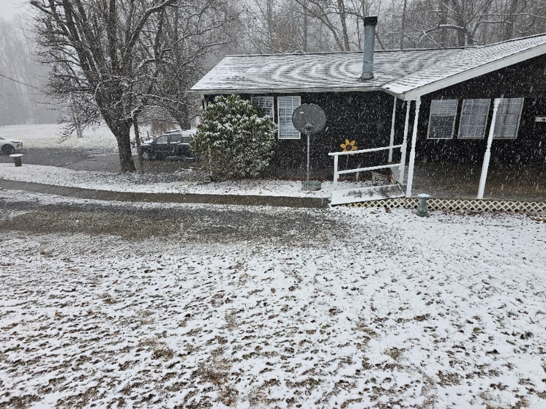 Building Photo - 1574 Armstrong Rd