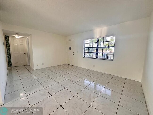 Building Photo - 4263 Oak Terrace Dr