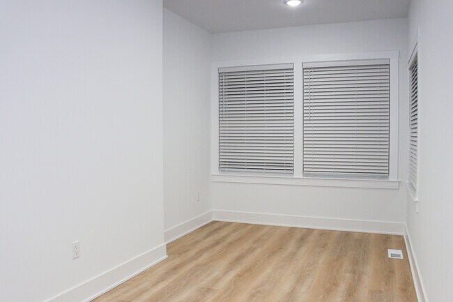 Building Photo - Valley Springs Apartments