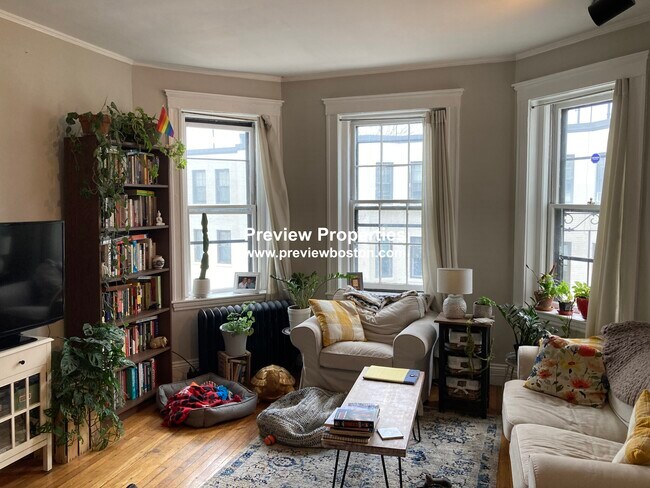 Building Photo - 1572 Commonwealth Ave