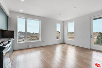 Building Photo - 10601 Washington Blvd