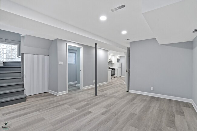 Building Photo - 5329 N Central Ave