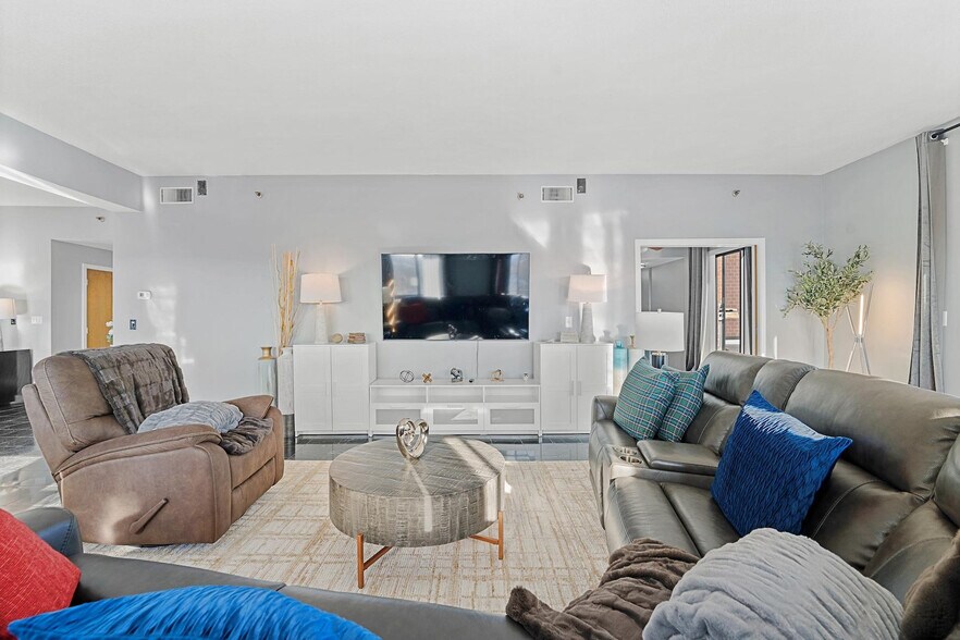 Building Photo - 275 U.S. 20-SI ID1240408P