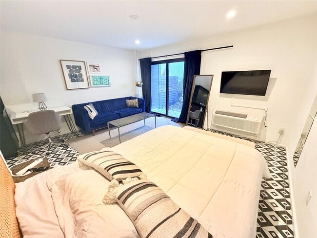 Building Photo - 201 Academy Dr