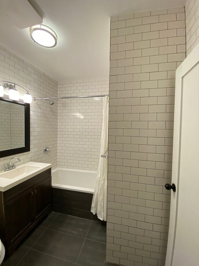 Bathroom - 184 Hull St