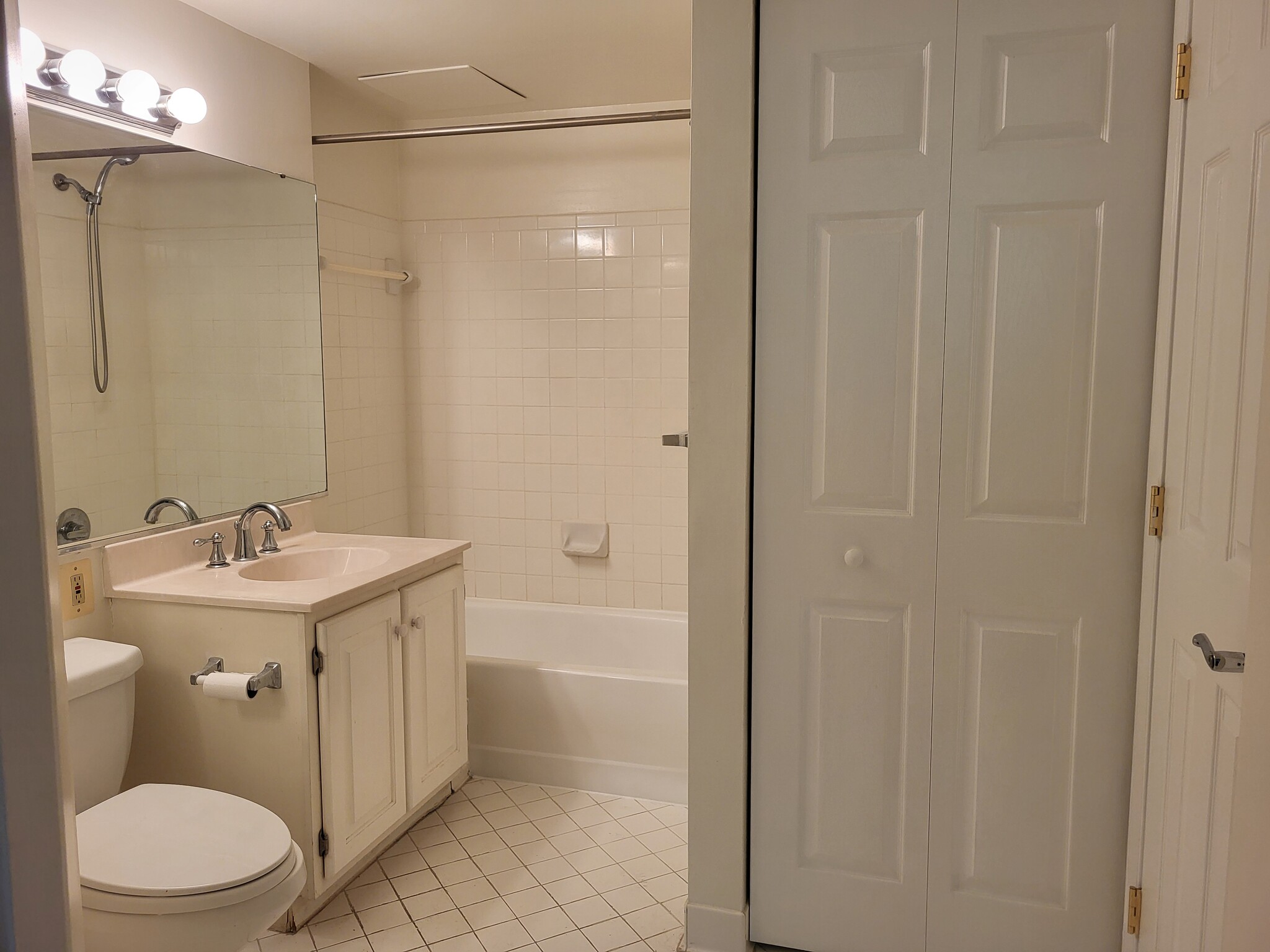 Bathroom 1 - 4808 Moorland Ln