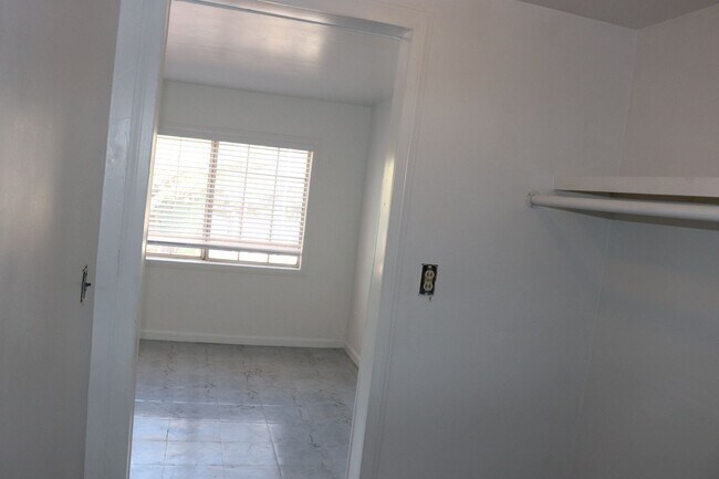 Building Photo - 2416 Cedar Dr