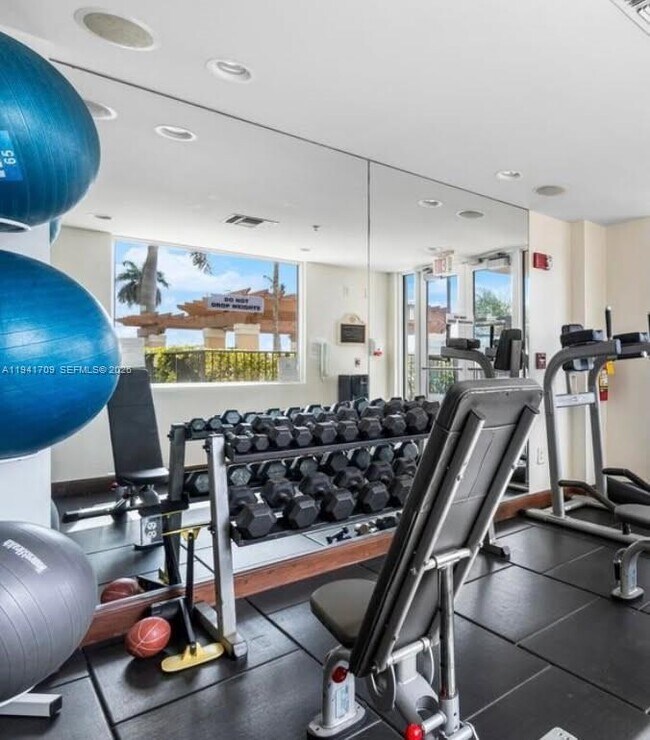 Building Photo - 1801 N Flagler Dr