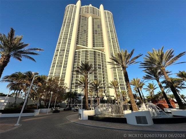 Building Photo - 18201 Collins Ave