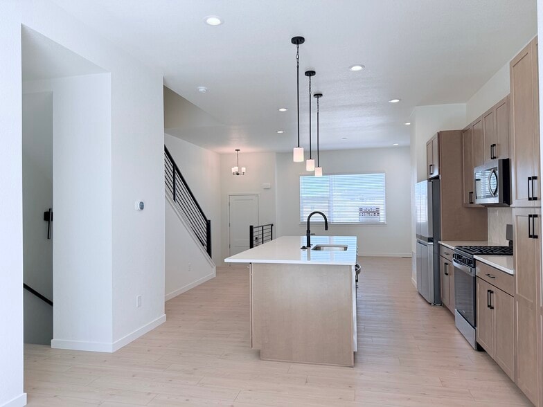 Building Photo - 4050 Ascend Grv