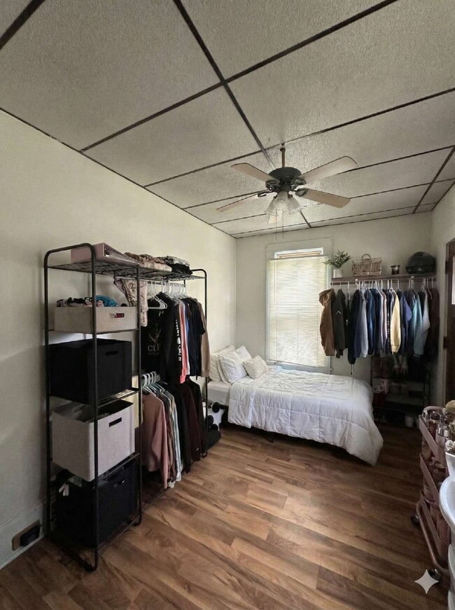 Building Photo - 3 Bedroom, 1 Bathroom Home with Off Street Parking & Central Air