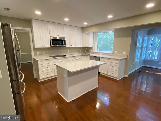 Building Photo - 3707 Moss Brooke Ct