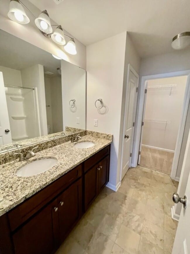 Building Photo - Luxurious 2 story 3 bedroom 2.5 bath Townhomes. Located in Salisbury