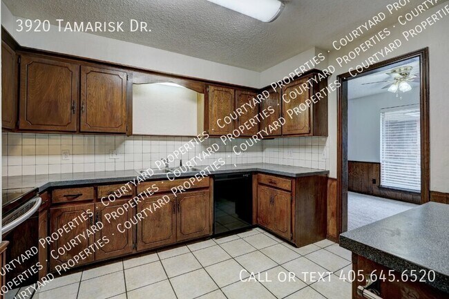 Building Photo - 3920 Tamarisk Dr