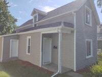 Building Photo - 3 Bedroom 1 Bathroom House W/ Bonus room &...