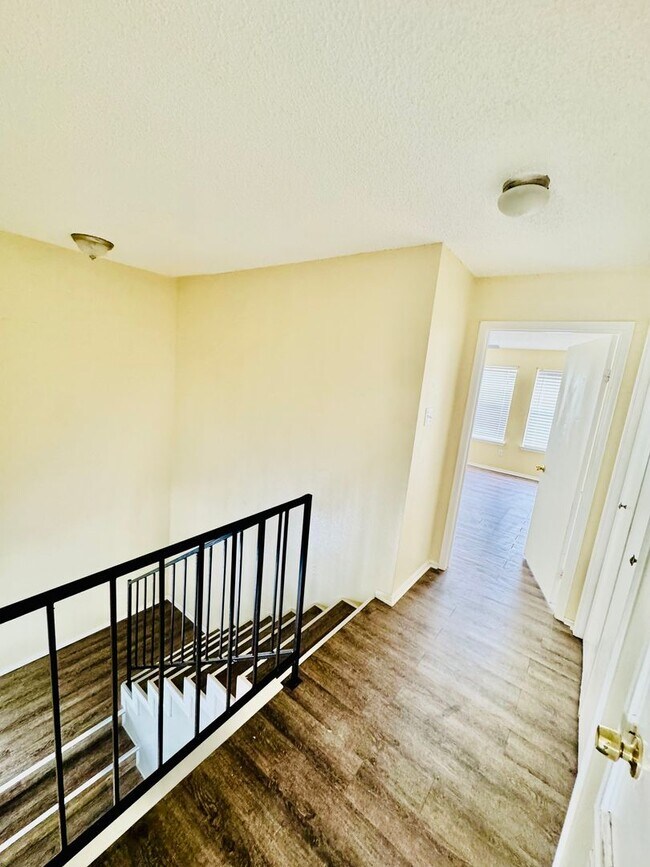 Building Photo - New Rental! 2-Story Townhome in Calallen –...