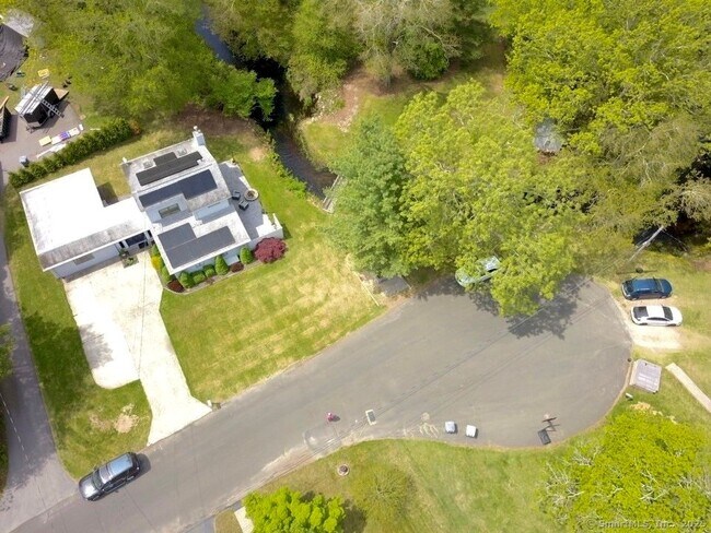 Building Photo - 10 Herster Dr