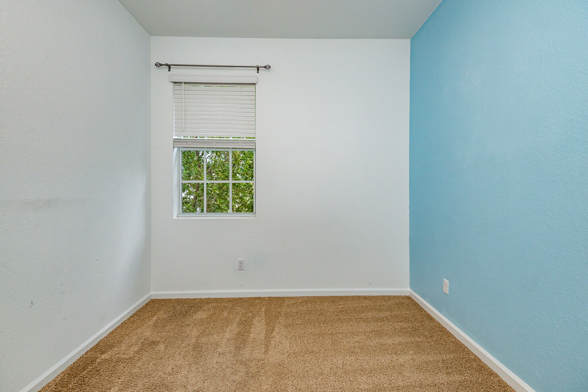 Building Photo - 1134 NW 40th Ter