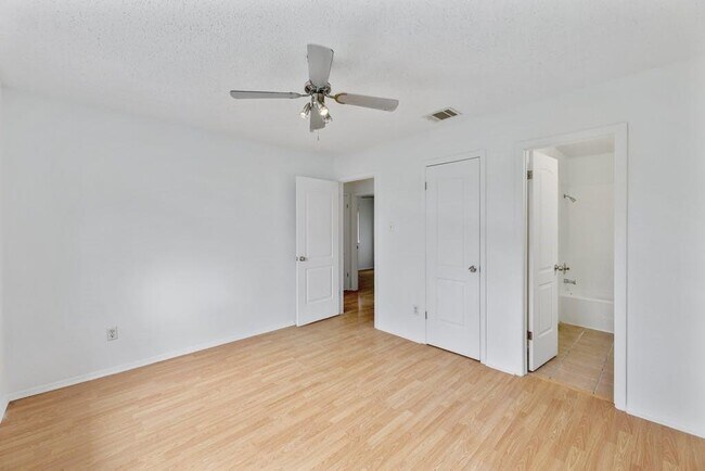 Building Photo - 7601 Woodstone Cove