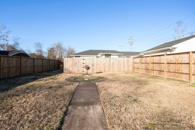 Building Photo - 1111 Westchester Dr