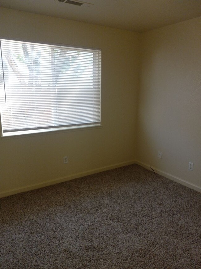 Building Photo - 546 Rawe Peak Dr
