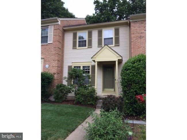 Building Photo - 858 Stockbridge Dr